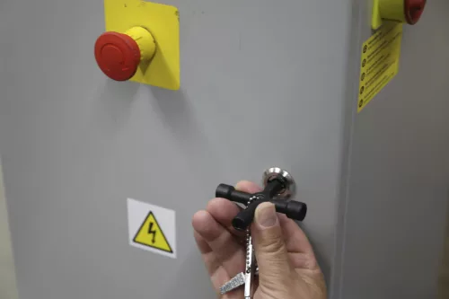 BGS univerzális kapcsolószekrény kulcsok