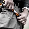 Fiskars általános kés, tokba épített élezővel