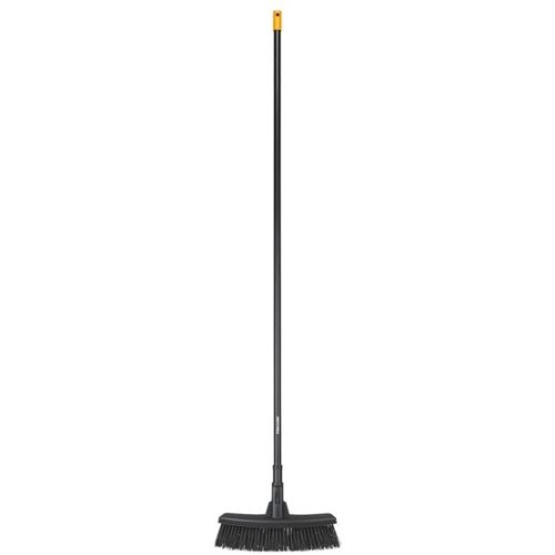 Fiskars univerzális kültériseprű (M) nyéllel Solid