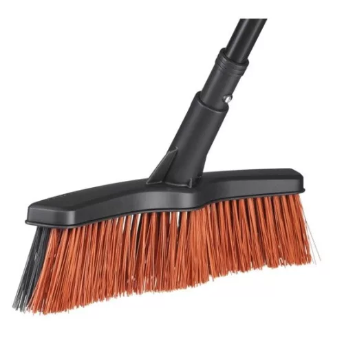 Fiskars univerzális kültériseprű (M) nyéllel Solid