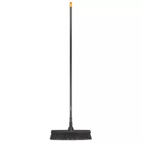 Fiskars univerzális kültériseprű (L) nyéllel Solid