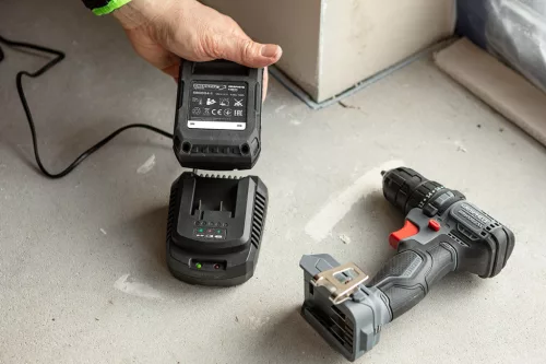 Graphite akku és töltő Energy+ 18V Li-Ion 4,0Ah