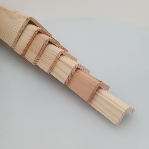 Gyalult borovi fenyő barkácsléc - kalapléc/pipaléc mart mintával - 40x40x2000 mm - Extra göcsmentes 1. osztály