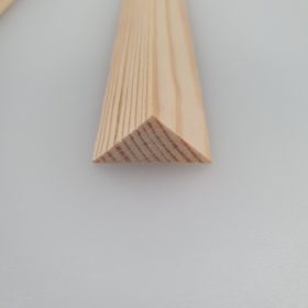 Gyalult borovi fenyő barkácsléc - háromszög léc - 25x25x2000 mm - Extra göcsmentes 1. osztály