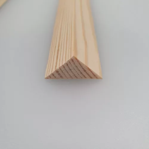 Gyalult borovi fenyő barkácsléc - háromszög léc - 30x30x2000 mm - Extra göcsmentes 1. osztály