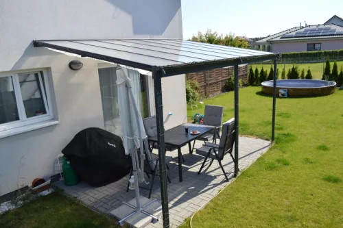 Alumínium pergola Wall 33 antracit + opal PC