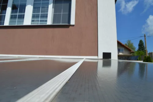 Alumínium pergola Wall 33 fehér + opal PC