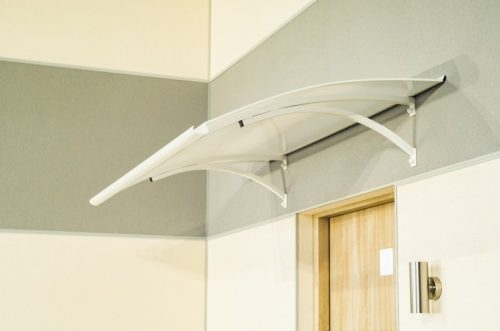 Bejárati tető fehér Larus 120/85