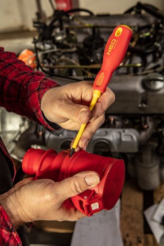 Neo csavarhúzó, lapos, 2,5x75 mm, szigetelt