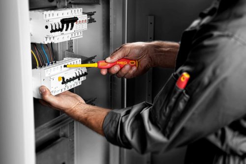 Neo csavarhúzó, lapos, 2,5x75 mm, szigetelt