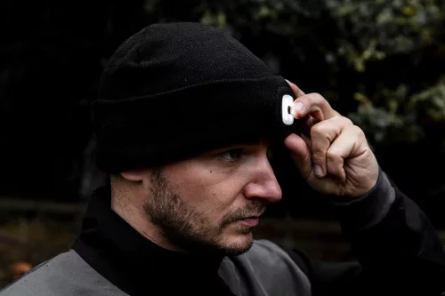 Neo sapka beépített lámpával