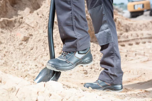 Neo munkacipő, bőr 44, S1P SRA