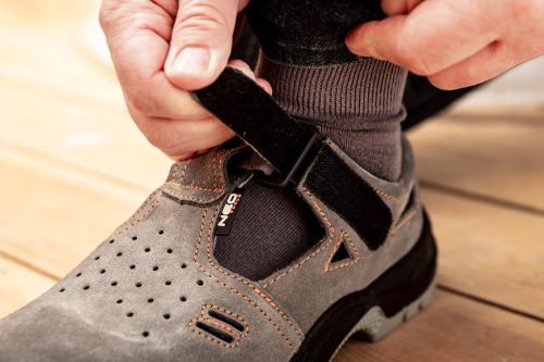 Neo munkaszandál, velúrbőr, S1 SRC, 44