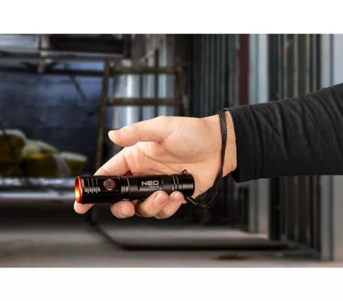 Neo zseblámpa 2000lm