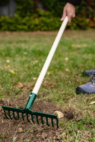 Verto gereblye, 12 fogú, fa nyél