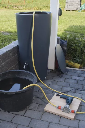 Wolfcraft pumpa 3000 l/h S=8mm fémházas, fúrógéphez