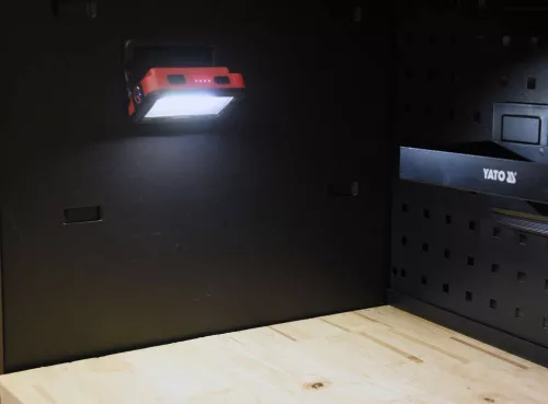 Yato akkus LED reflektor 300 lm (akku+töltő)